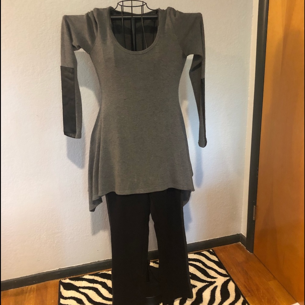 Black bottoms with grey stripe detail.